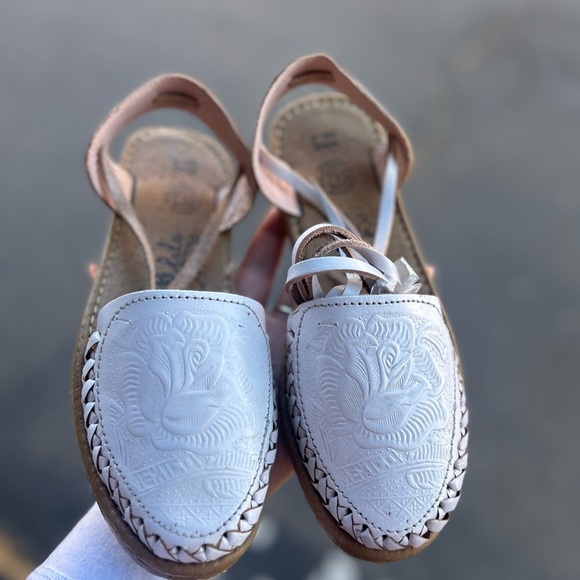 Leather huaraches - Picture 1 of 2